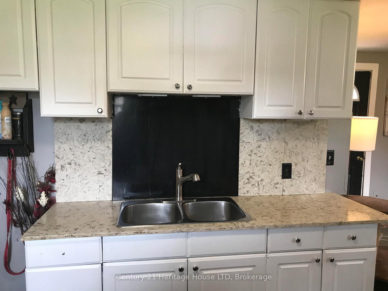 Detached House for sale at 223 Bernard Avenue, Fort Erie, Ontario, L0S 1N0 - Ridgeway - MLS: X12932156