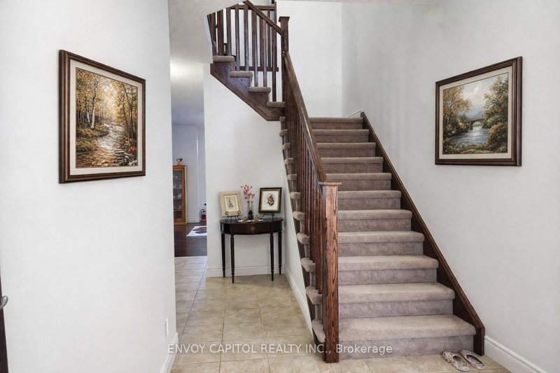 402 Palamino Pl, Waterloo, N2K 4K5 | Image 2