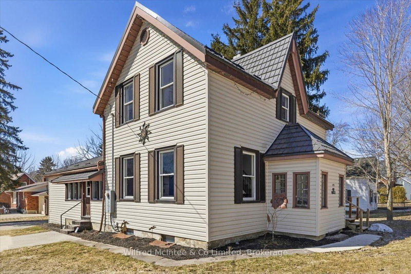 home for sale on 425 Yonge Street S