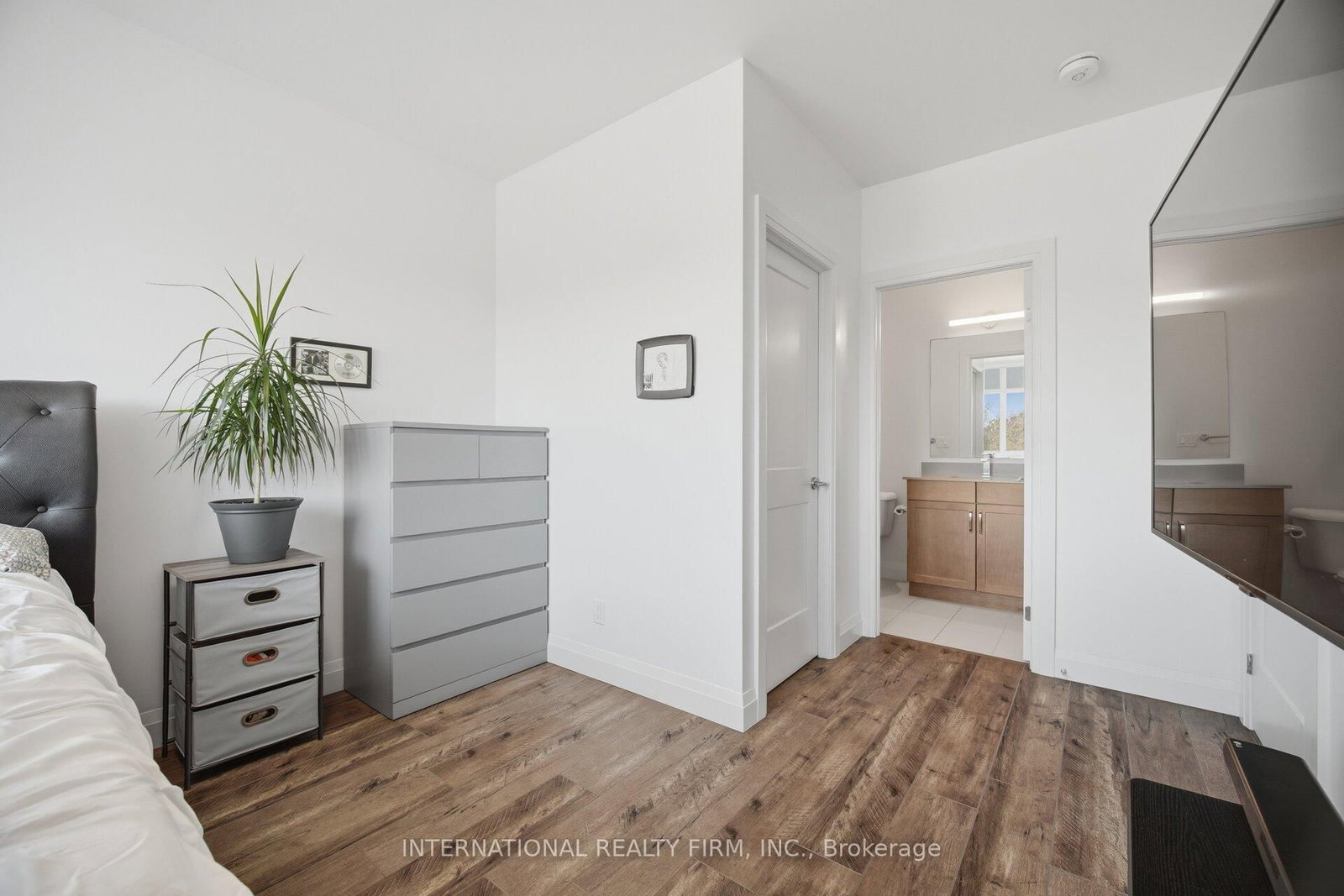 399 Queen Street S, Unit 211 - Photo 14