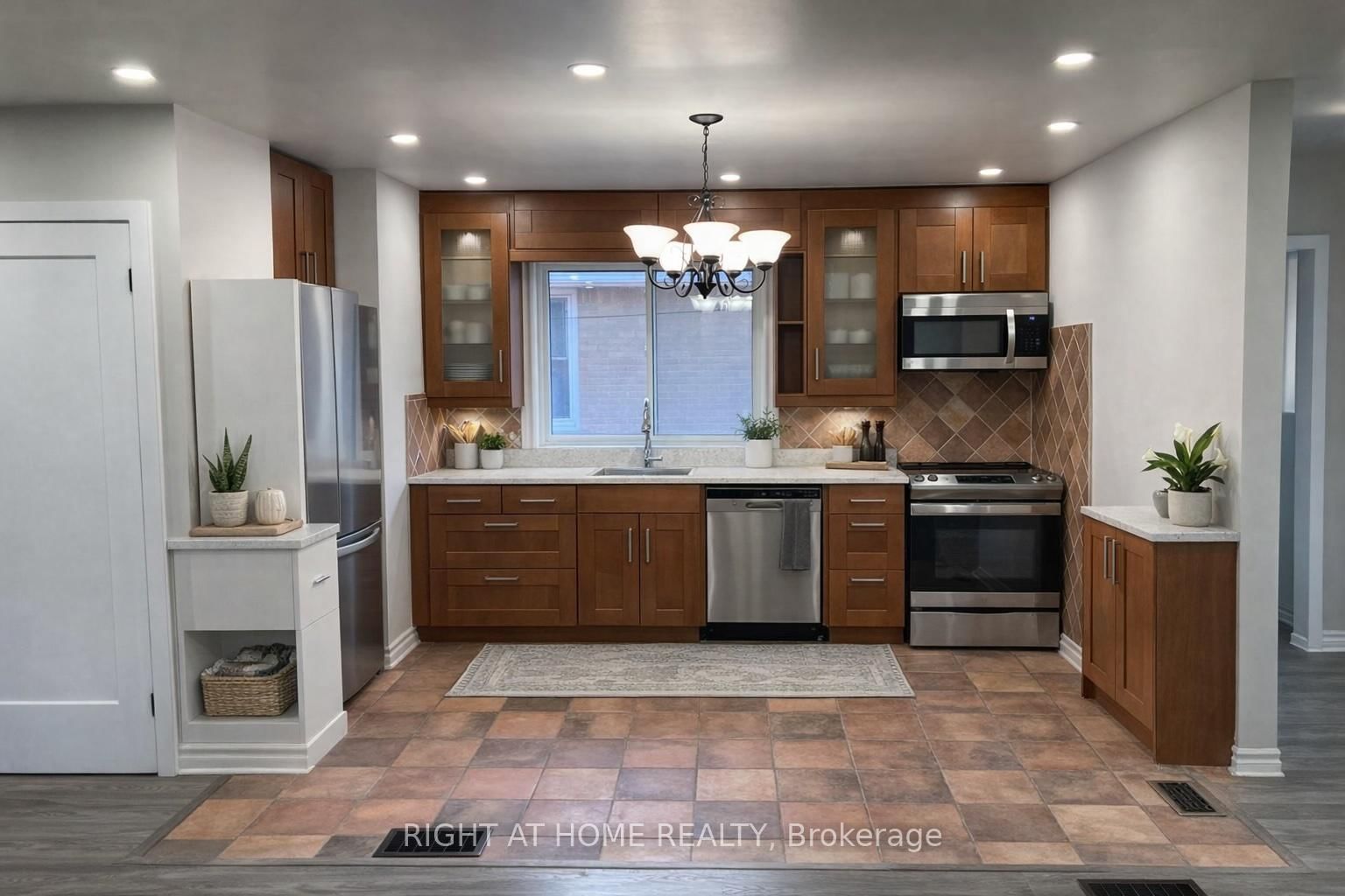 Detached House for lease at Upper-830 Brucedale Avenue, Hamilton, Ontario, L8T 1L3 - Sunninghill - MLS: X12932648