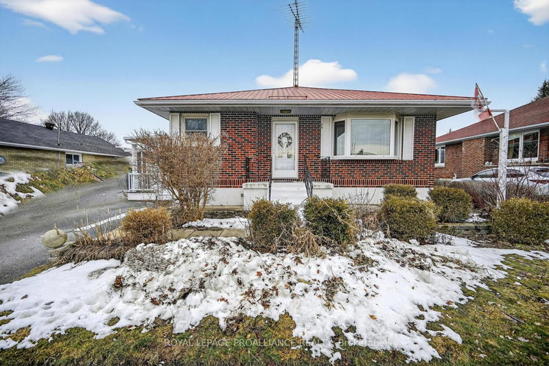 80 Sevenoaks Ave, Brockville, K6V 2V4 | Image 2