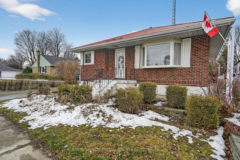 80 Sevenoaks Ave, Brockville, K6V 2V4 | Image 3