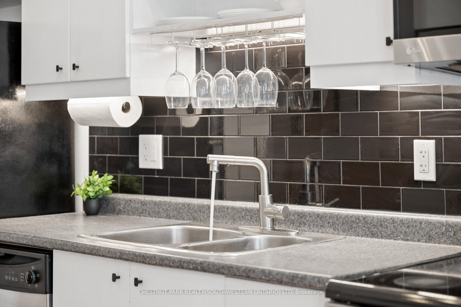 410 King Street W, Unit 102 - Photo 11