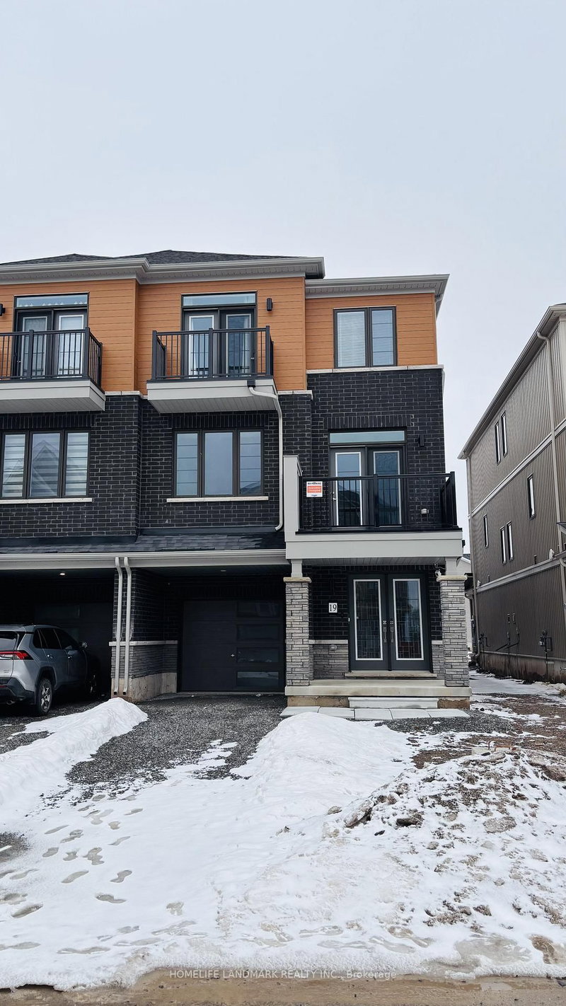 19 Pogie Dr, Welland, L3B 0P2 | Image 2