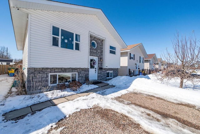 264 Mckenzie Street E