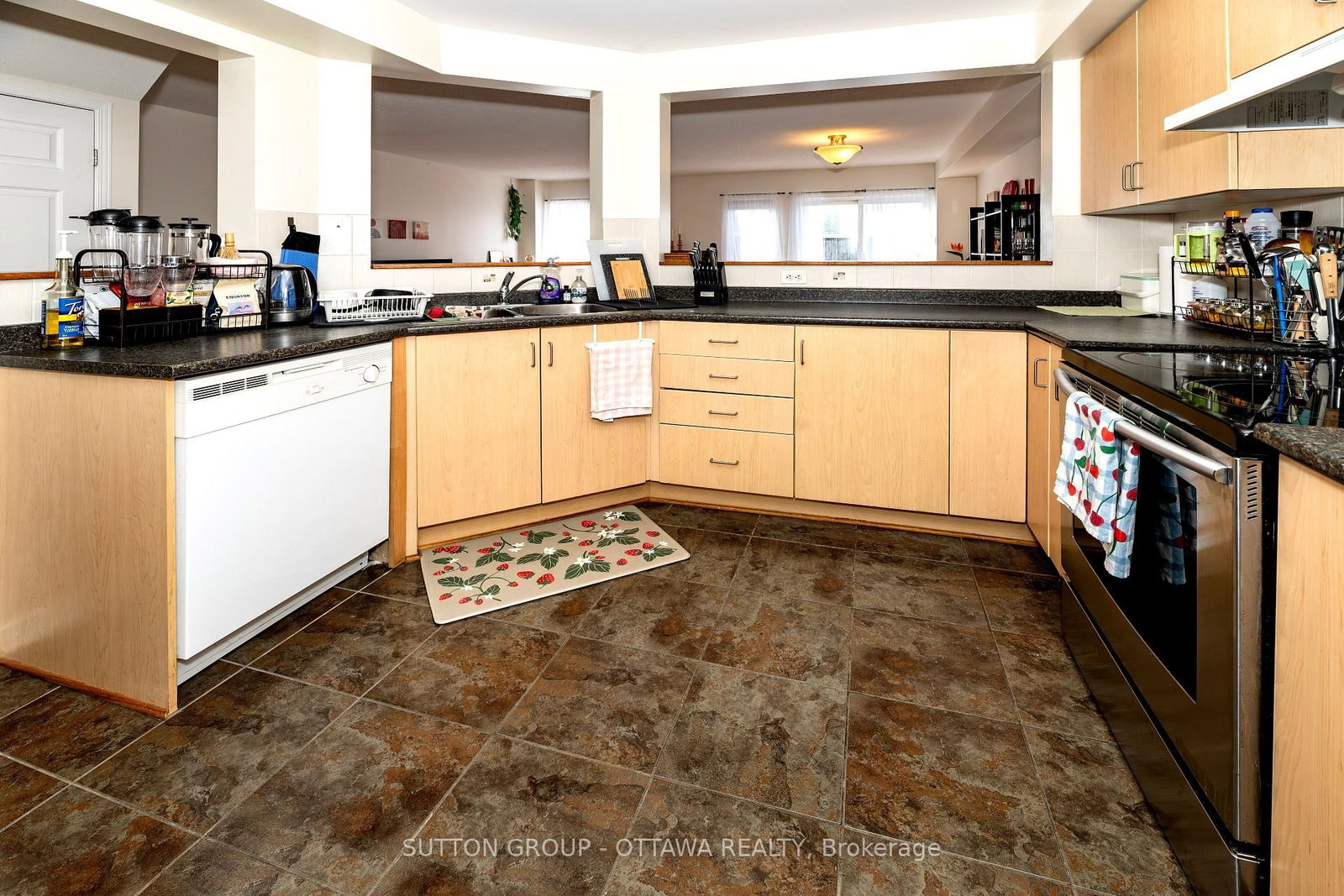 Townhouse for sale at 110 Chartley Private, Ottawa, Ontario, K1V 2J6 - Ridgemont - MLS: X12933678