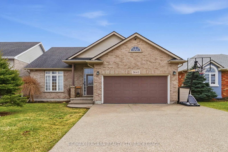 home for sale on 3645 Carver Street