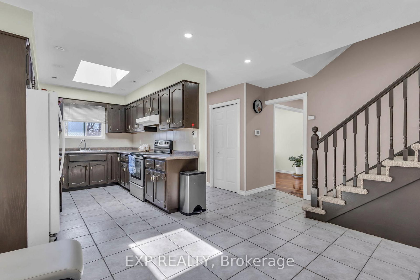 Detached House for sale at 146 Bechtel Drive, Kitchener, Ontario, N2P 1S3 - MLS: X12933786