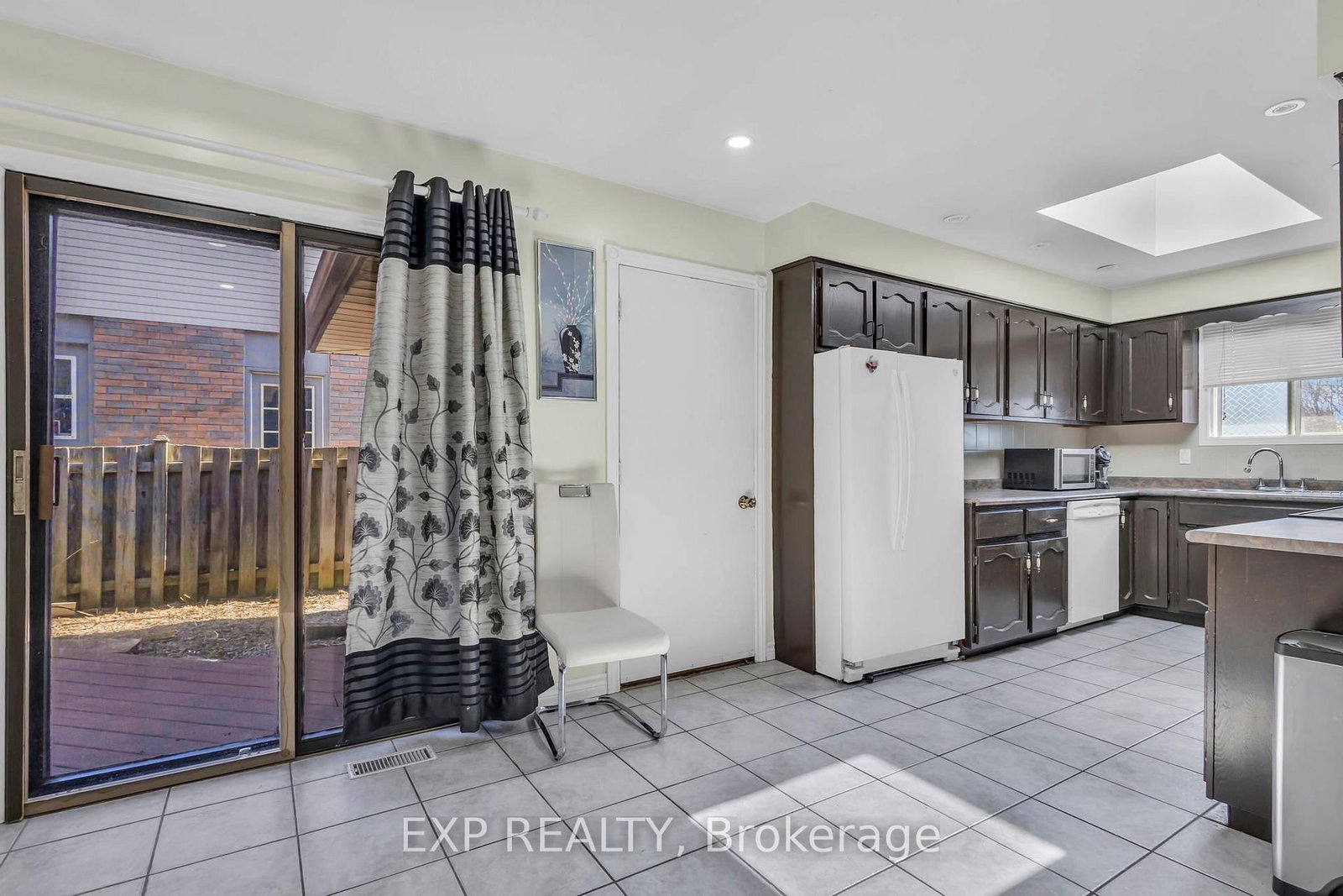 Detached House for sale at 146 Bechtel Drive, Kitchener, Ontario, N2P 1S3 - MLS: X12933786