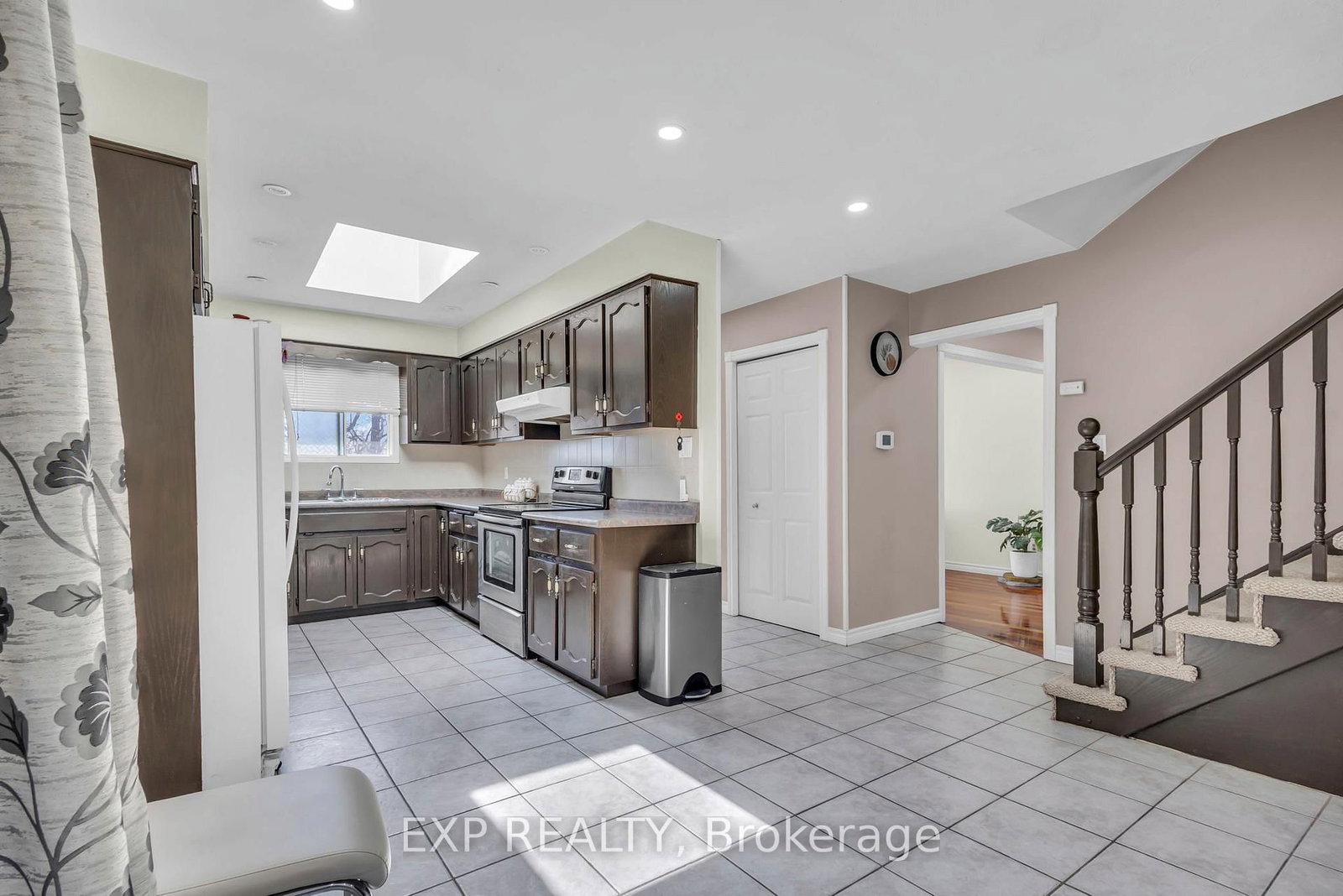 Detached House for sale at 146 Bechtel Drive, Kitchener, Ontario, N2P 1S3 - MLS: X12933786