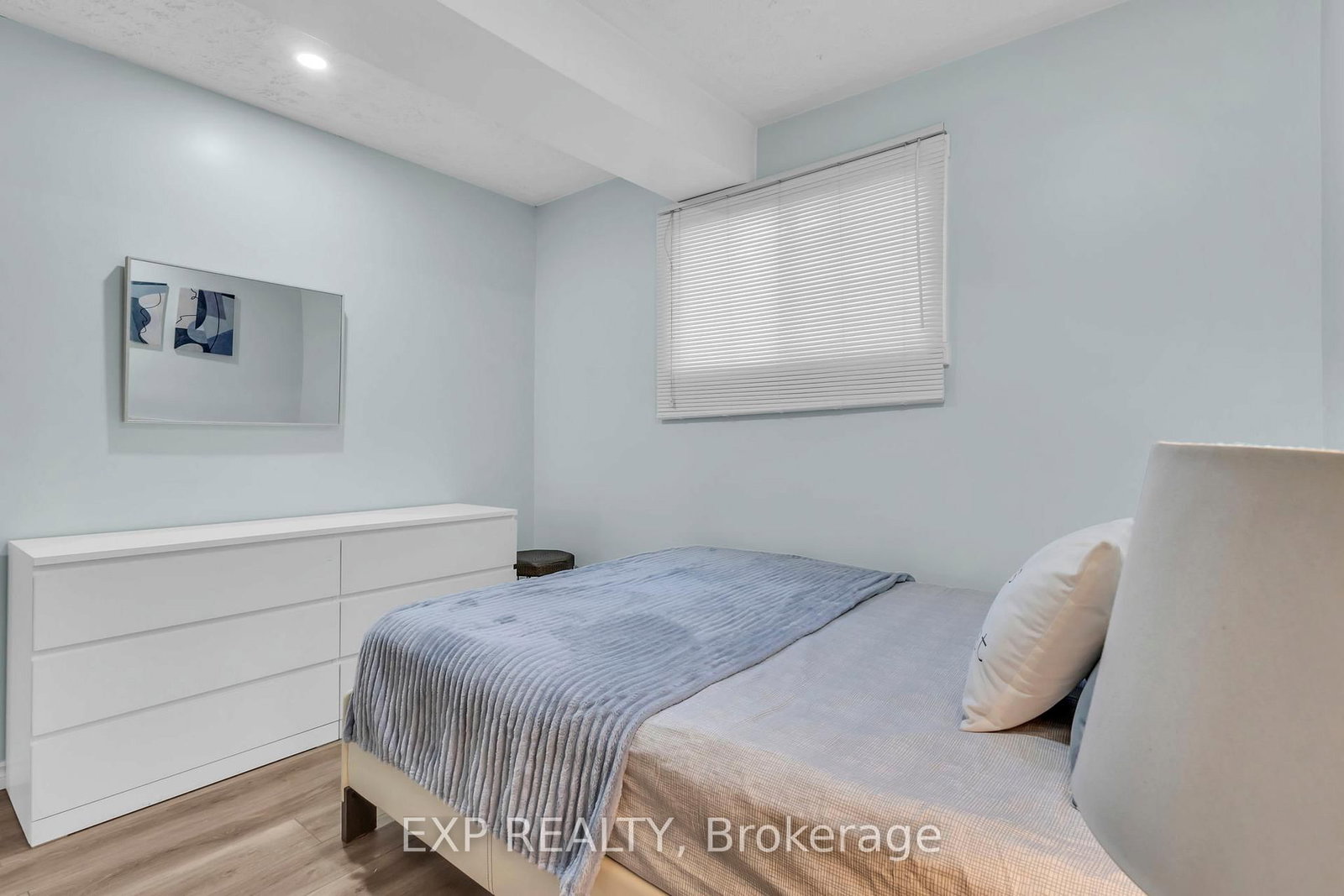 Detached House for sale at 146 Bechtel Drive, Kitchener, Ontario, N2P 1S3 - MLS: X12933786