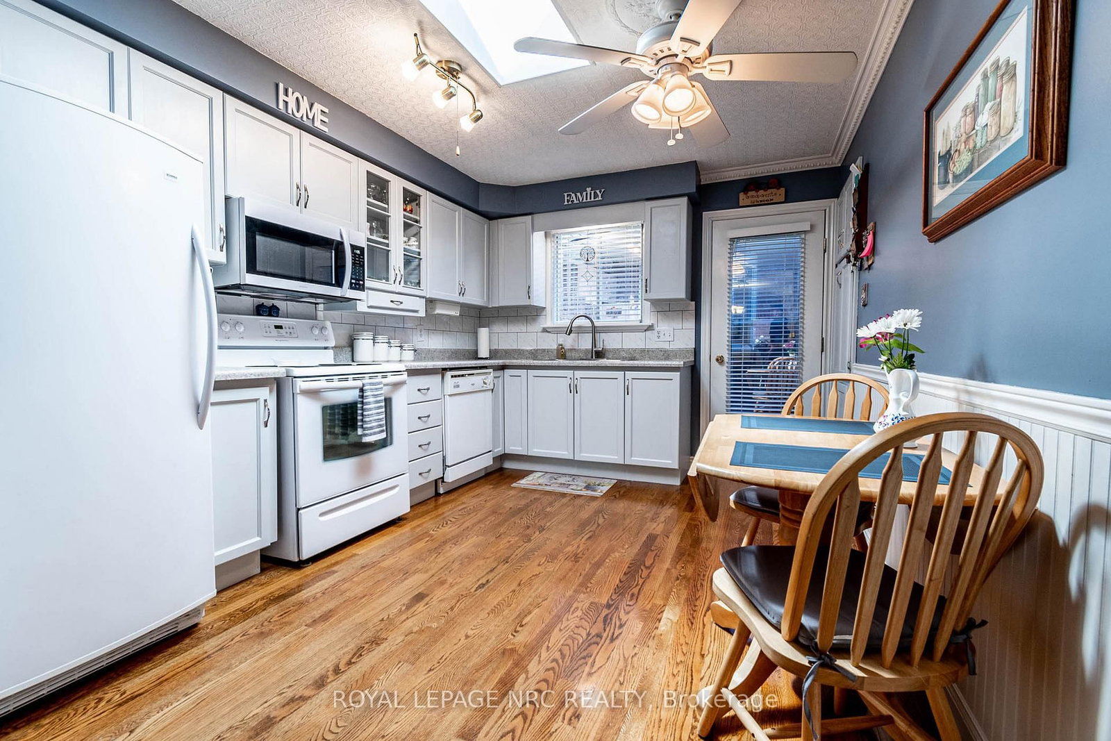 Detached House for sale at 31 Rollins Drive, Welland, Ontario, L3C 6Z8 - N. Welland - MLS: X12933808