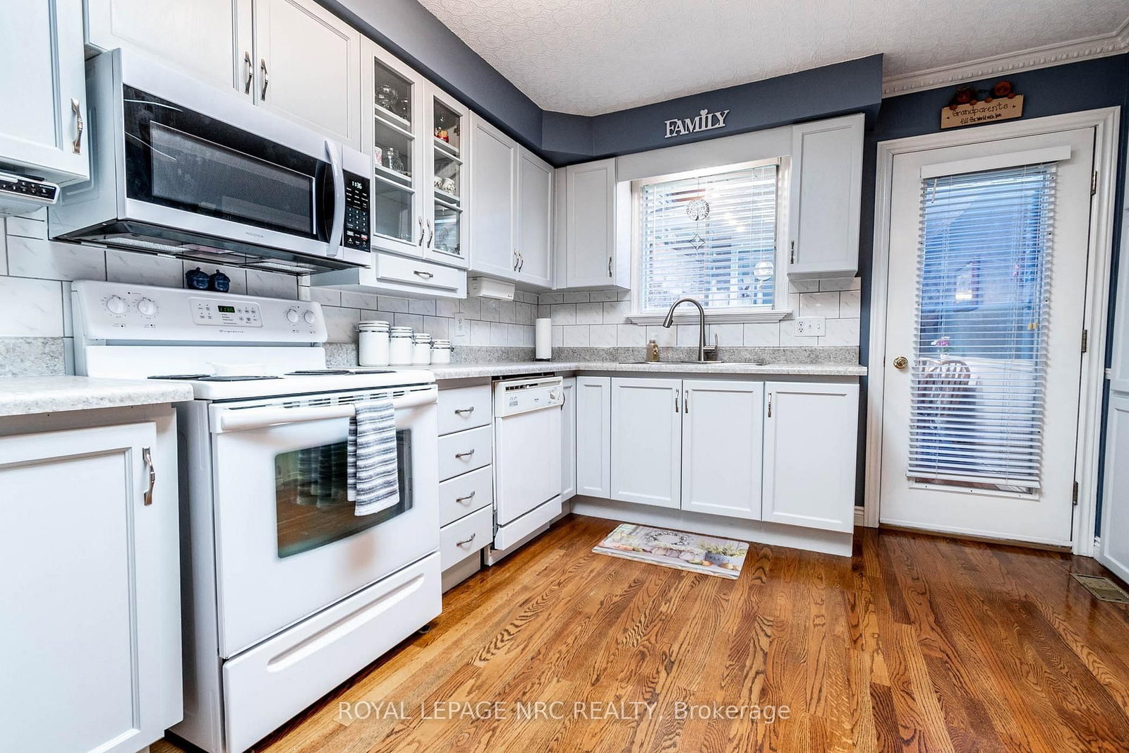 Detached House for sale at 31 Rollins Drive, Welland, Ontario, L3C 6Z8 - N. Welland - MLS: X12933808