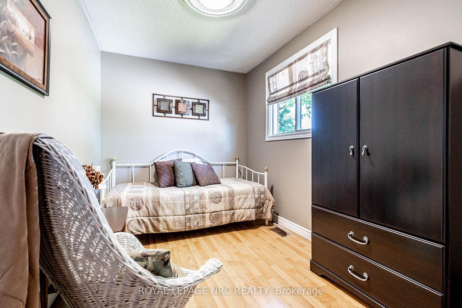 Detached House for sale at 31 Rollins Drive, Welland, Ontario, L3C 6Z8 - N. Welland - MLS: X12933808