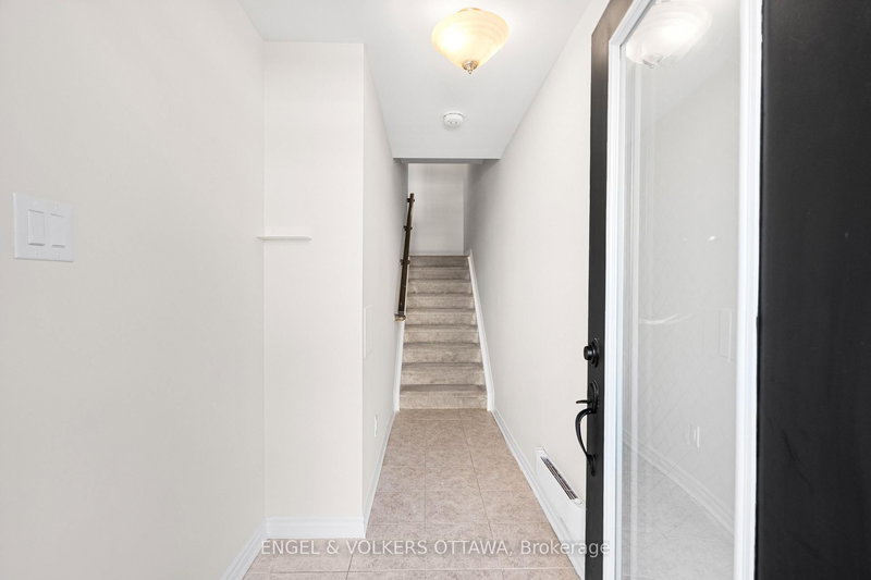 571 Ozawa Private, Ottawa, K1K 4Z9 | Image 3