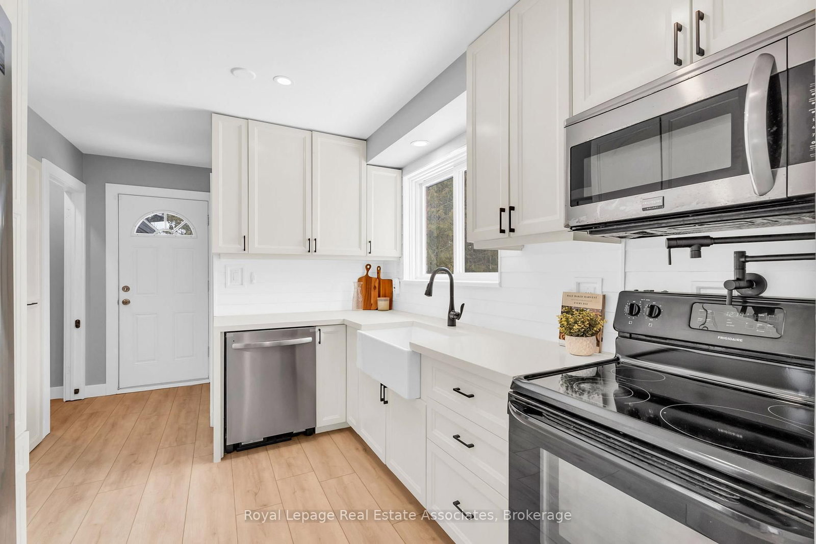 Detached House for sale at 112 Susan Street, Shelburne, Ontario, L9V 2W7 - Shelburne - MLS: X12934042