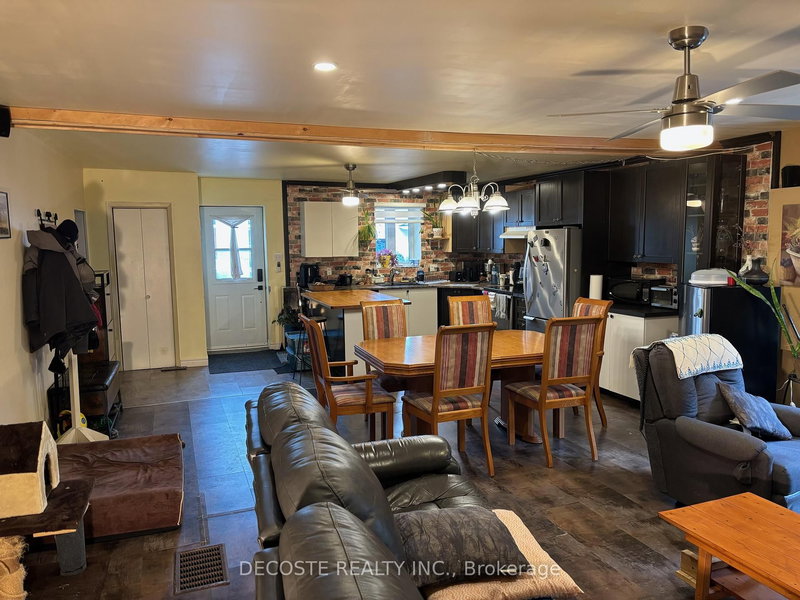 743 Regent St, Hawkesbury, K6A 1G5 | Image 2