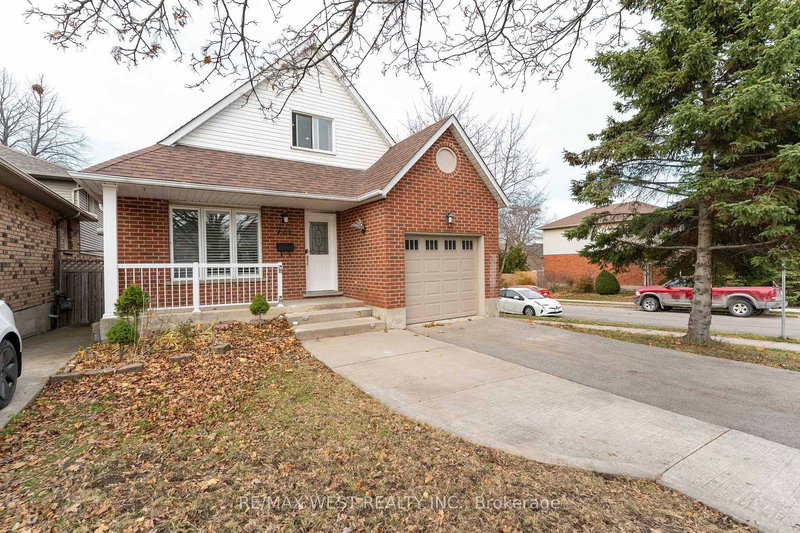 721 Acadia Dr, Hamilton, L8W 3V2 | Image 2