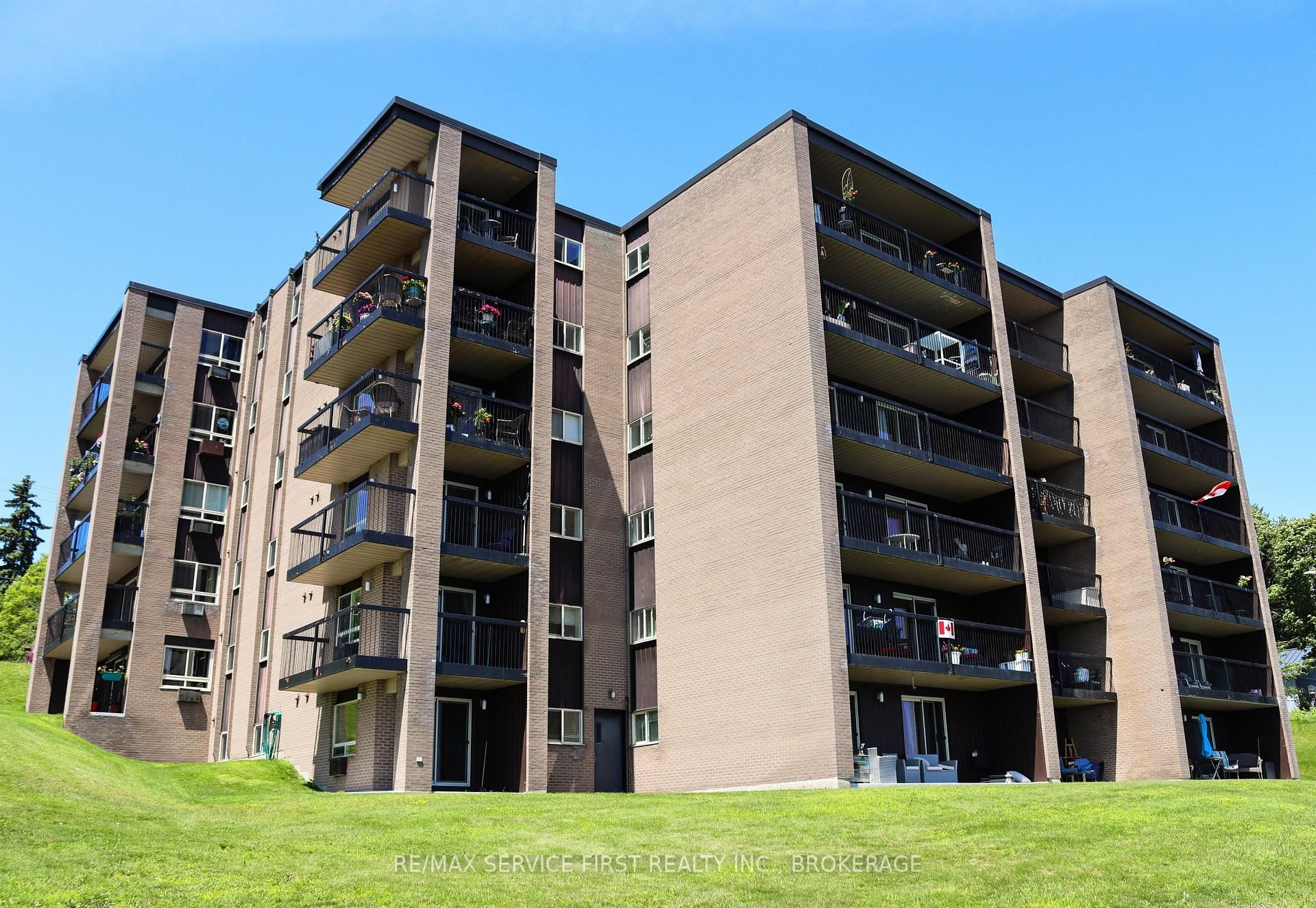 610 William Street S, Unit 301
