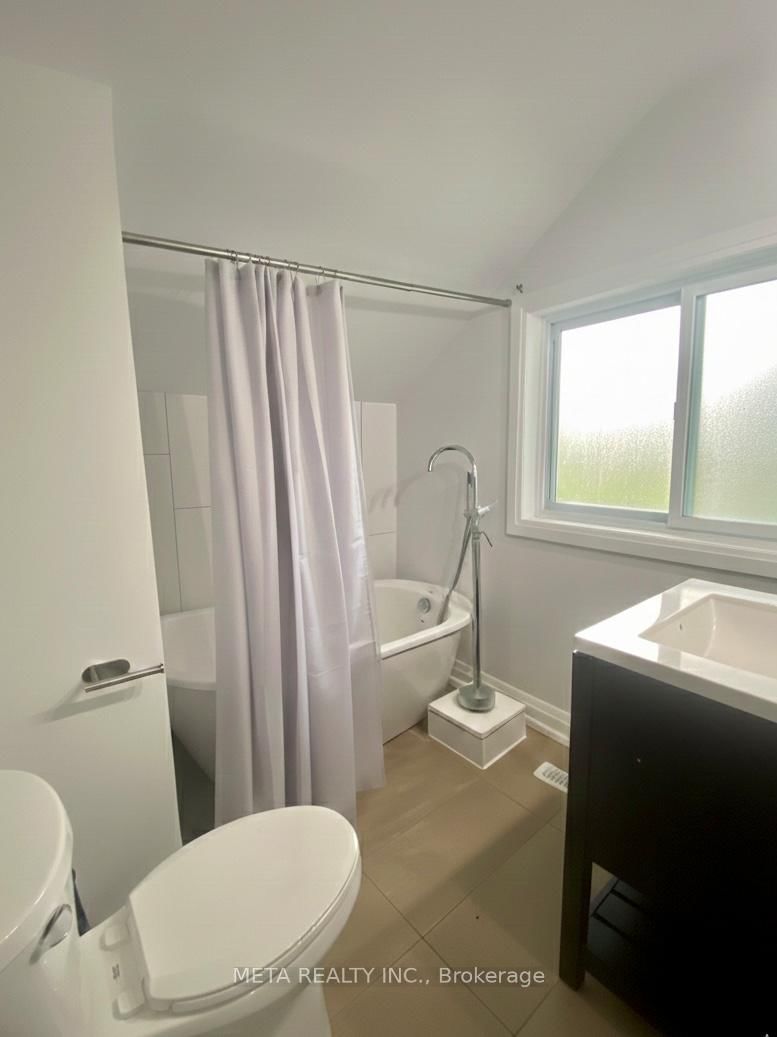 Detached House for sale at 636 Union Street, Peterborough, Ontario, K9H 3V5 - Town Ward 3 - MLS: X12934814