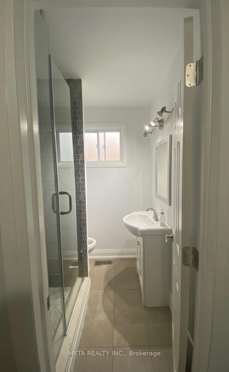 Detached House for sale at 636 Union Street, Peterborough, Ontario, K9H 3V5 - Town Ward 3 - MLS: X12934814