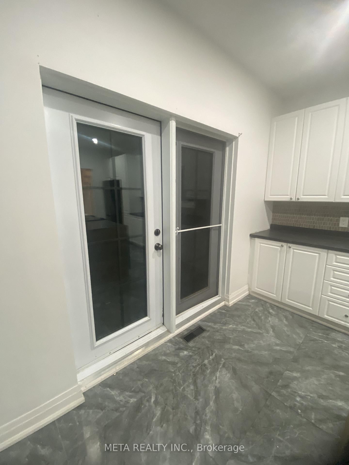 Detached House for sale at 636 Union Street, Peterborough, Ontario, K9H 3V5 - Town Ward 3 - MLS: X12934814