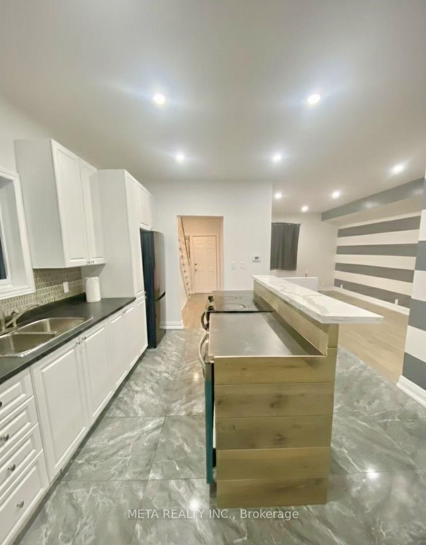 Detached House for sale at 636 Union Street, Peterborough, Ontario, K9H 3V5 - Town Ward 3 - MLS: X12934814