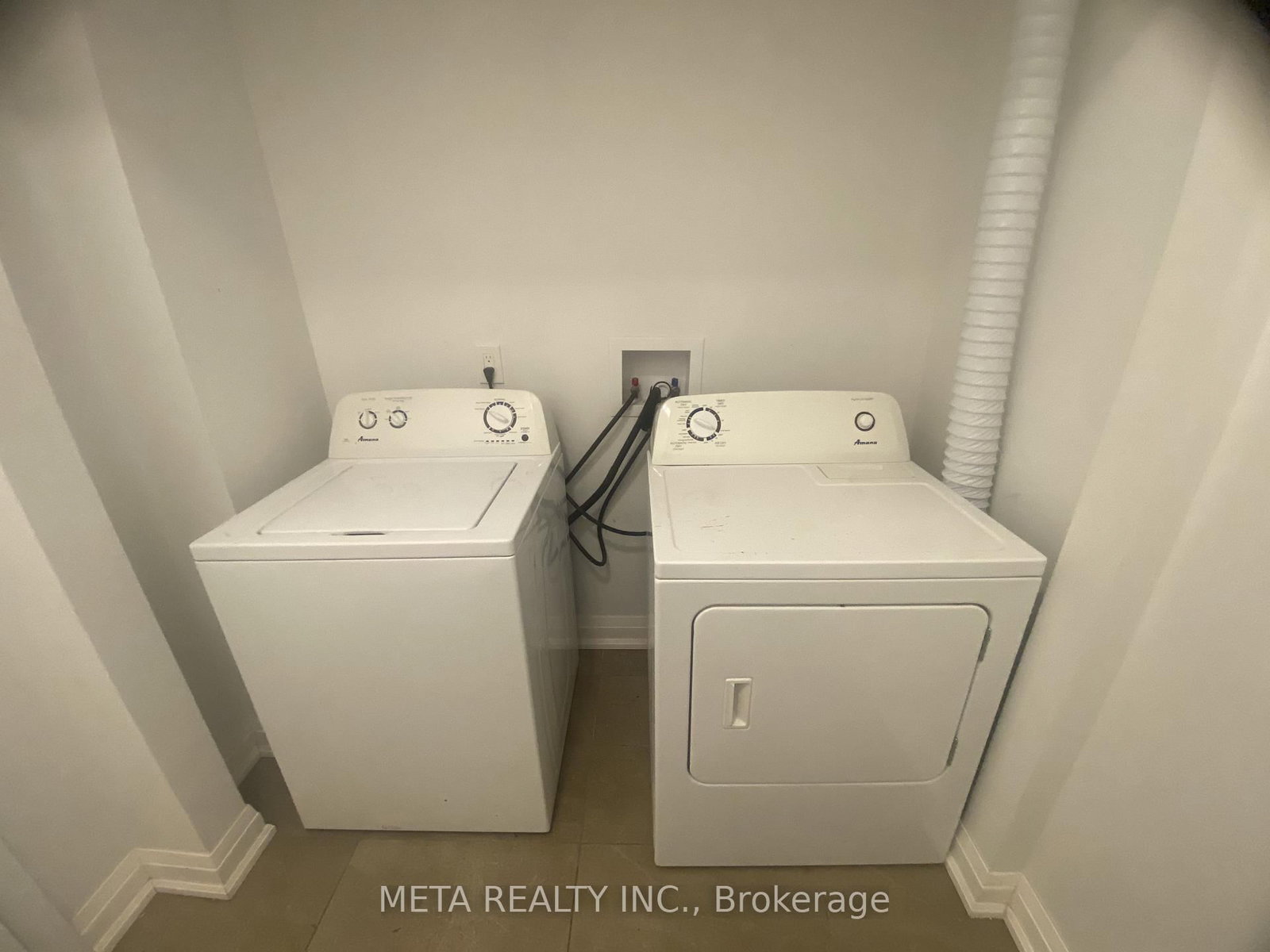 Detached House for sale at 636 Union Street, Peterborough, Ontario, K9H 3V5 - Town Ward 3 - MLS: X12934814