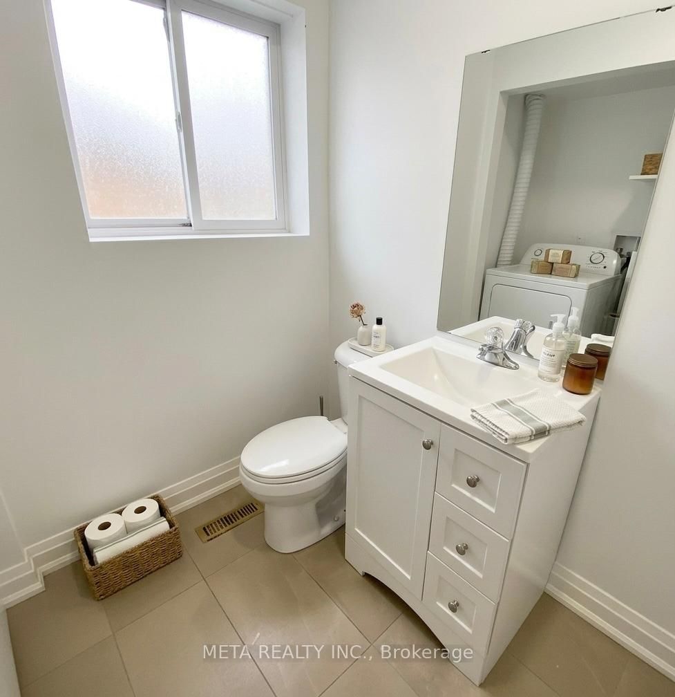 Detached House for sale at 636 Union Street, Peterborough, Ontario, K9H 3V5 - Town Ward 3 - MLS: X12934814