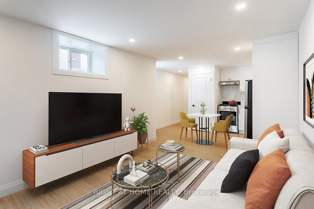 4 - 113 Catharine Street N