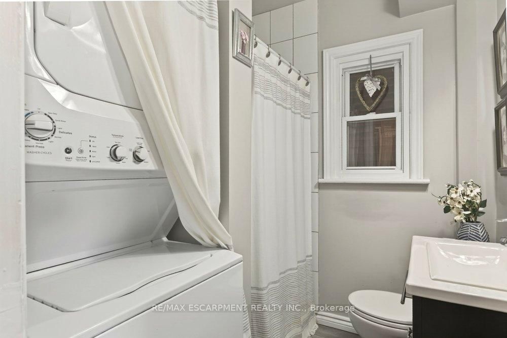 Detached House for sale at 49 Cheever Street, Hamilton, Ontario, L8L 5R6 - Landsdale - MLS: X12935594