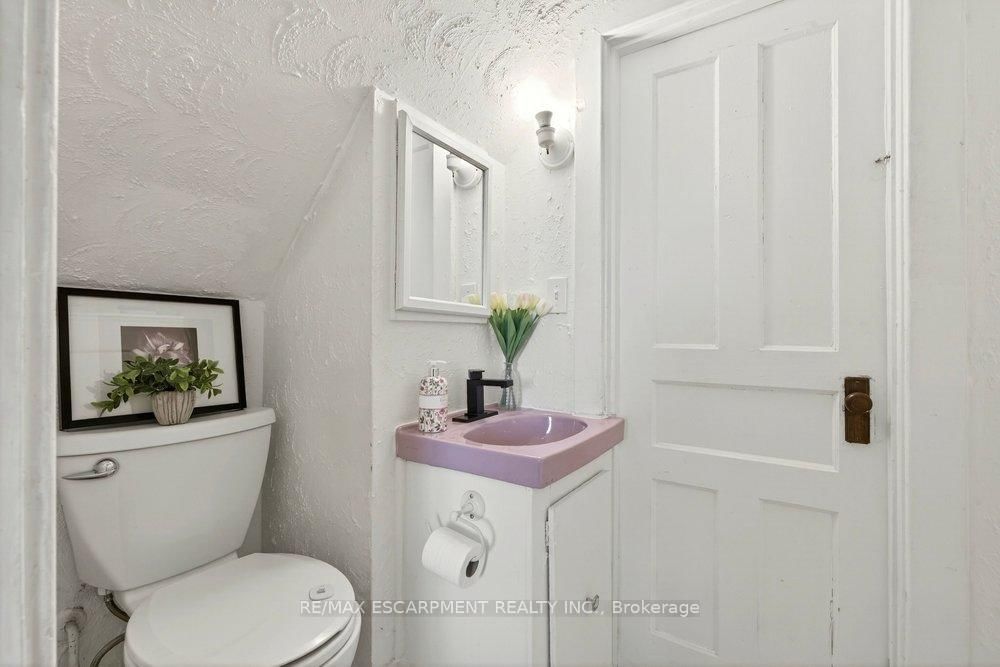 Detached House for sale at 49 Cheever Street, Hamilton, Ontario, L8L 5R6 - Landsdale - MLS: X12935594