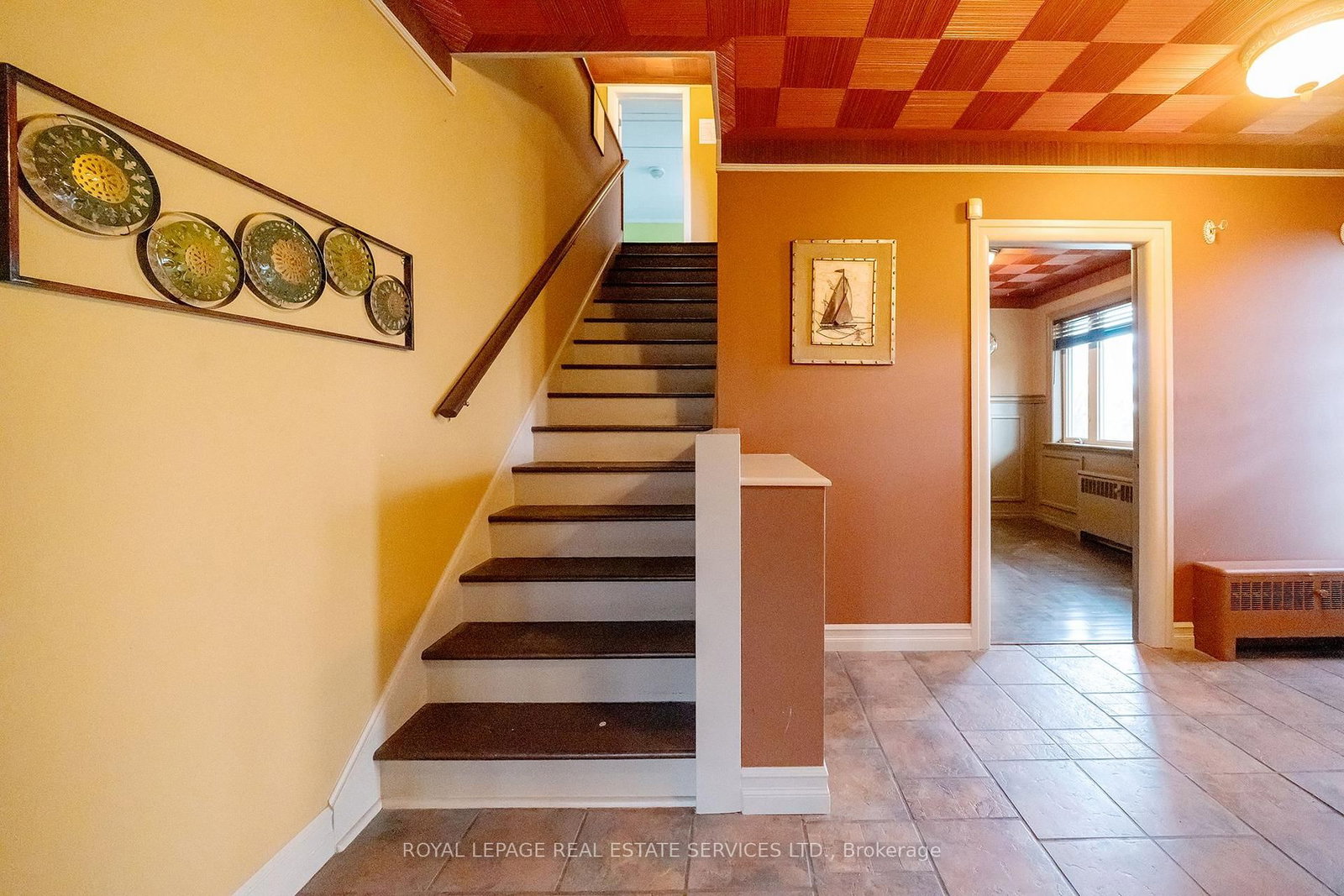 Detached House for sale at 411 Niagara Boulevard, Fort Erie, Ontario, L2A 3H2 - Central - MLS: X12935638