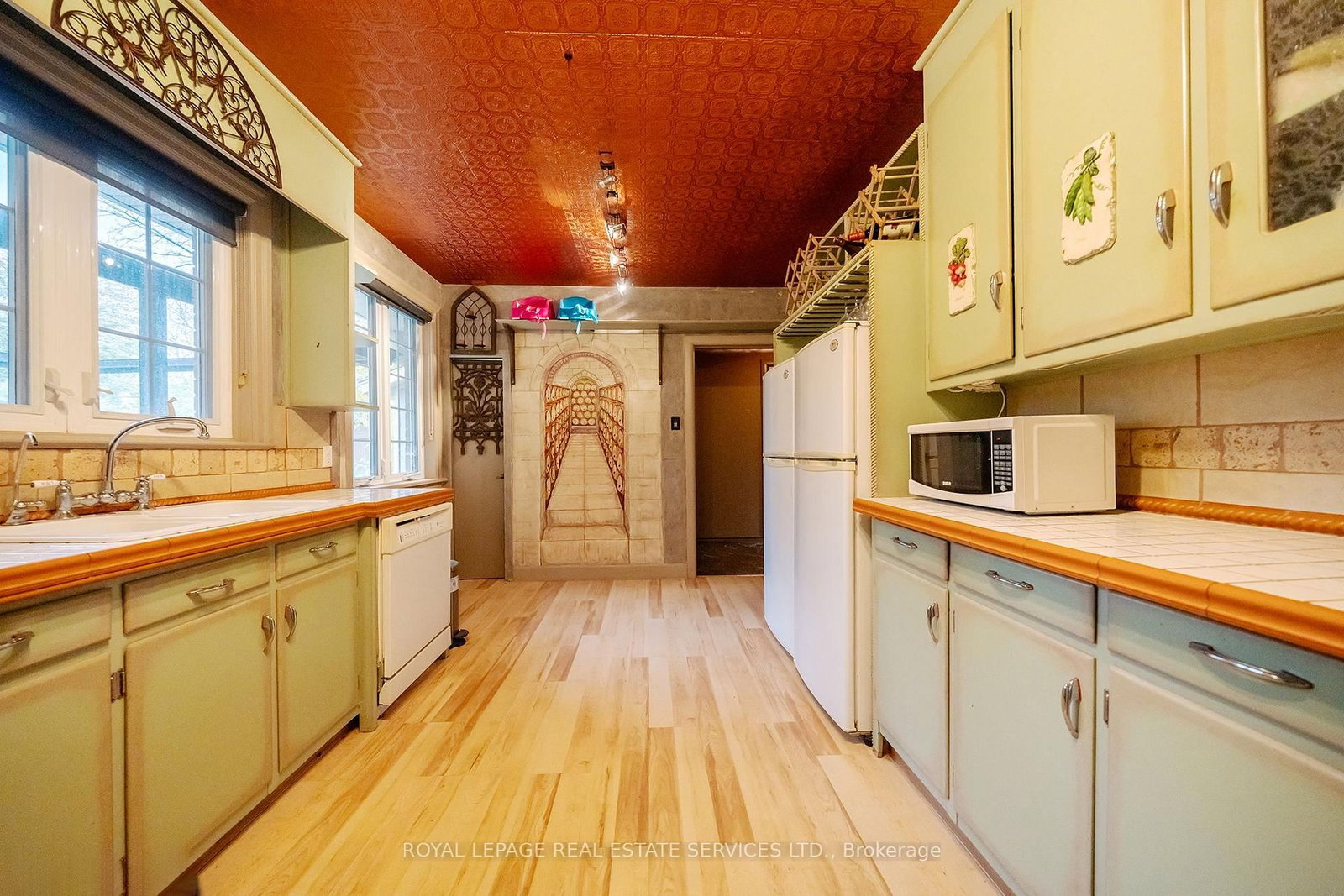 Detached House for sale at 411 Niagara Boulevard, Fort Erie, Ontario, L2A 3H2 - Central - MLS: X12935638