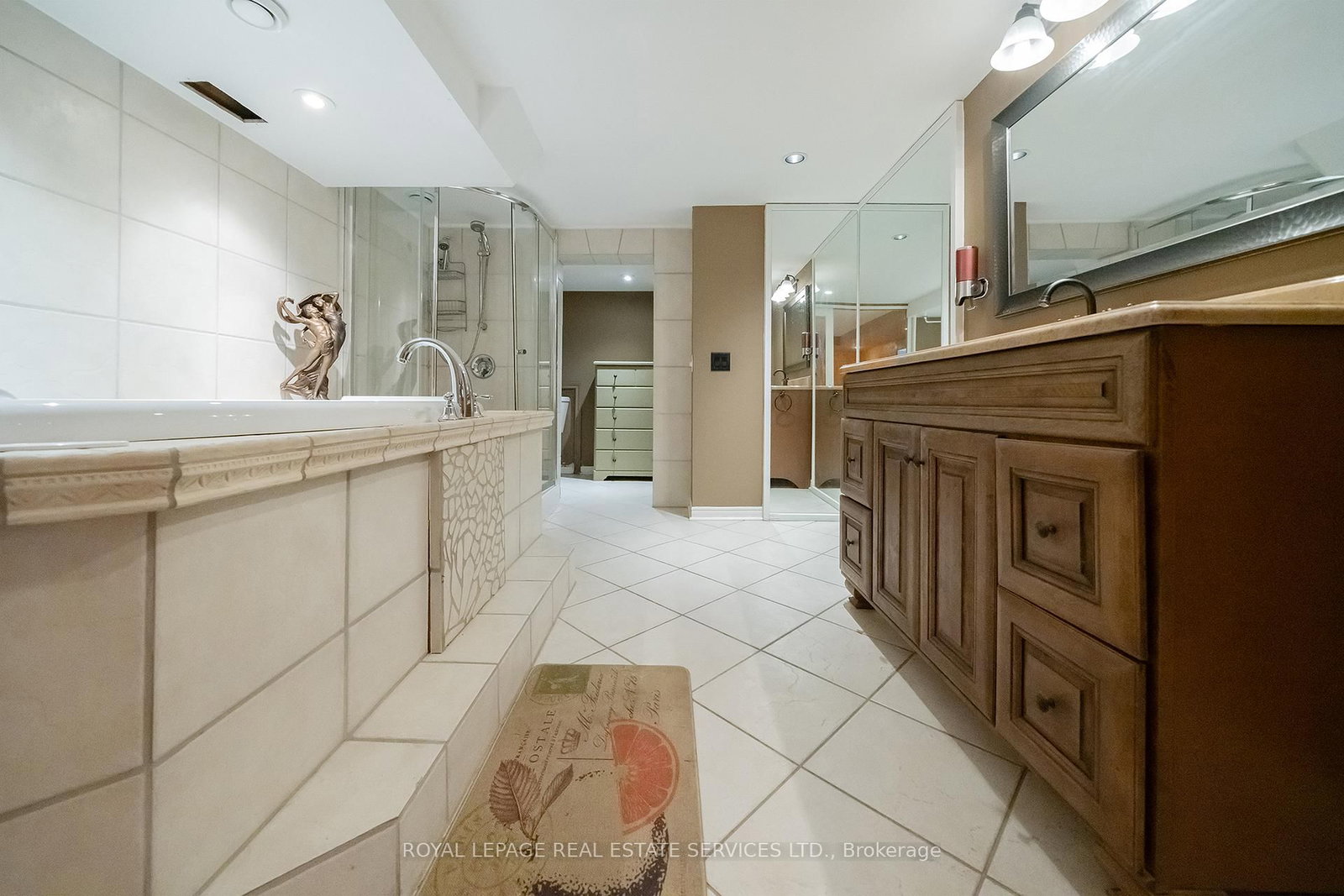 Detached House for sale at 411 Niagara Boulevard, Fort Erie, Ontario, L2A 3H2 - Central - MLS: X12935638