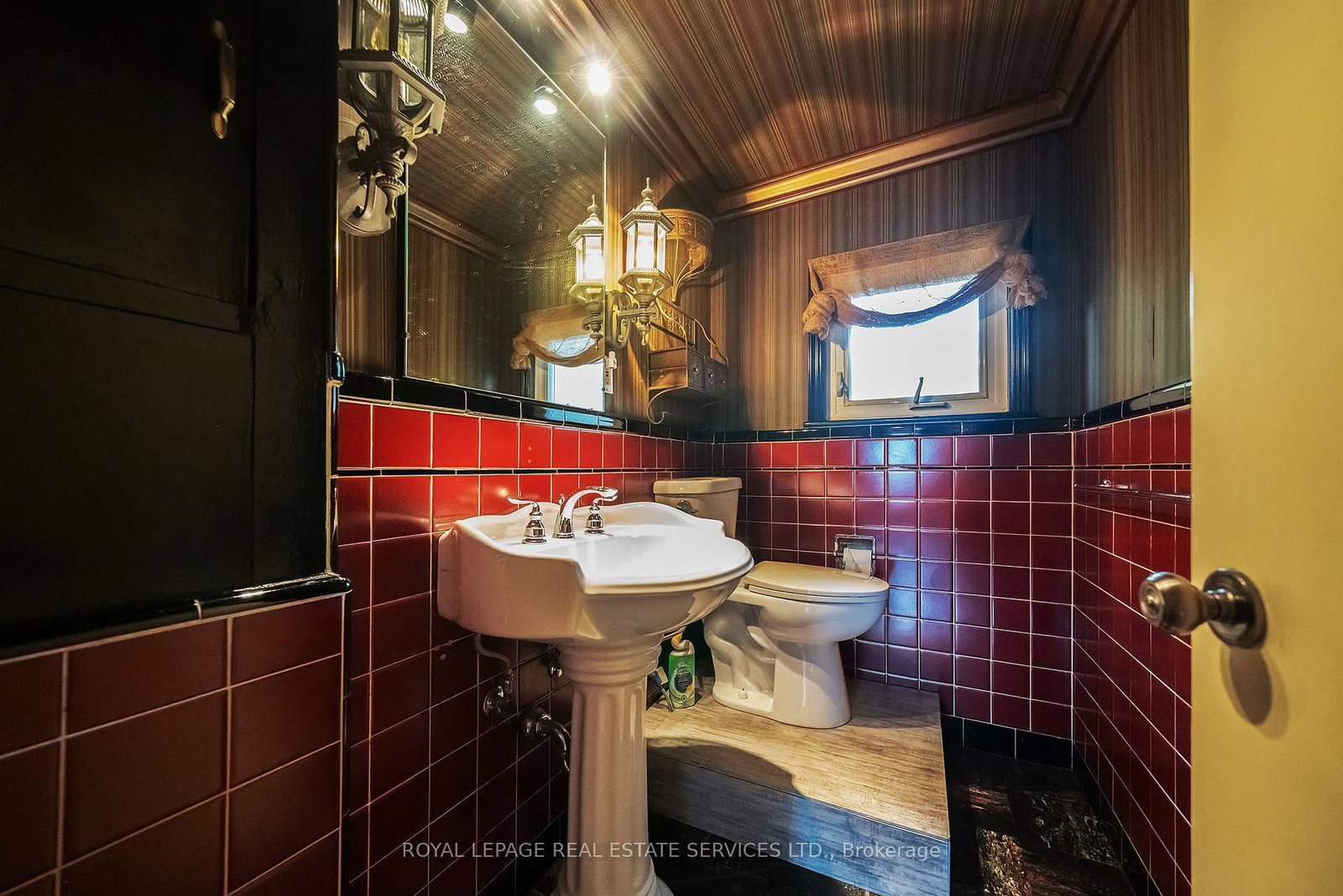 Detached House for sale at 411 Niagara Boulevard, Fort Erie, Ontario, L2A 3H2 - Central - MLS: X12935638