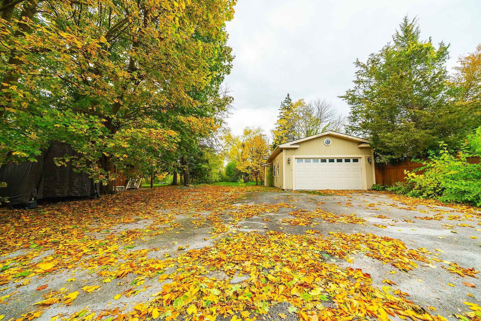 Detached House for sale at 411 Niagara Boulevard, Fort Erie, Ontario, L2A 3H2 - Central - MLS: X12935638