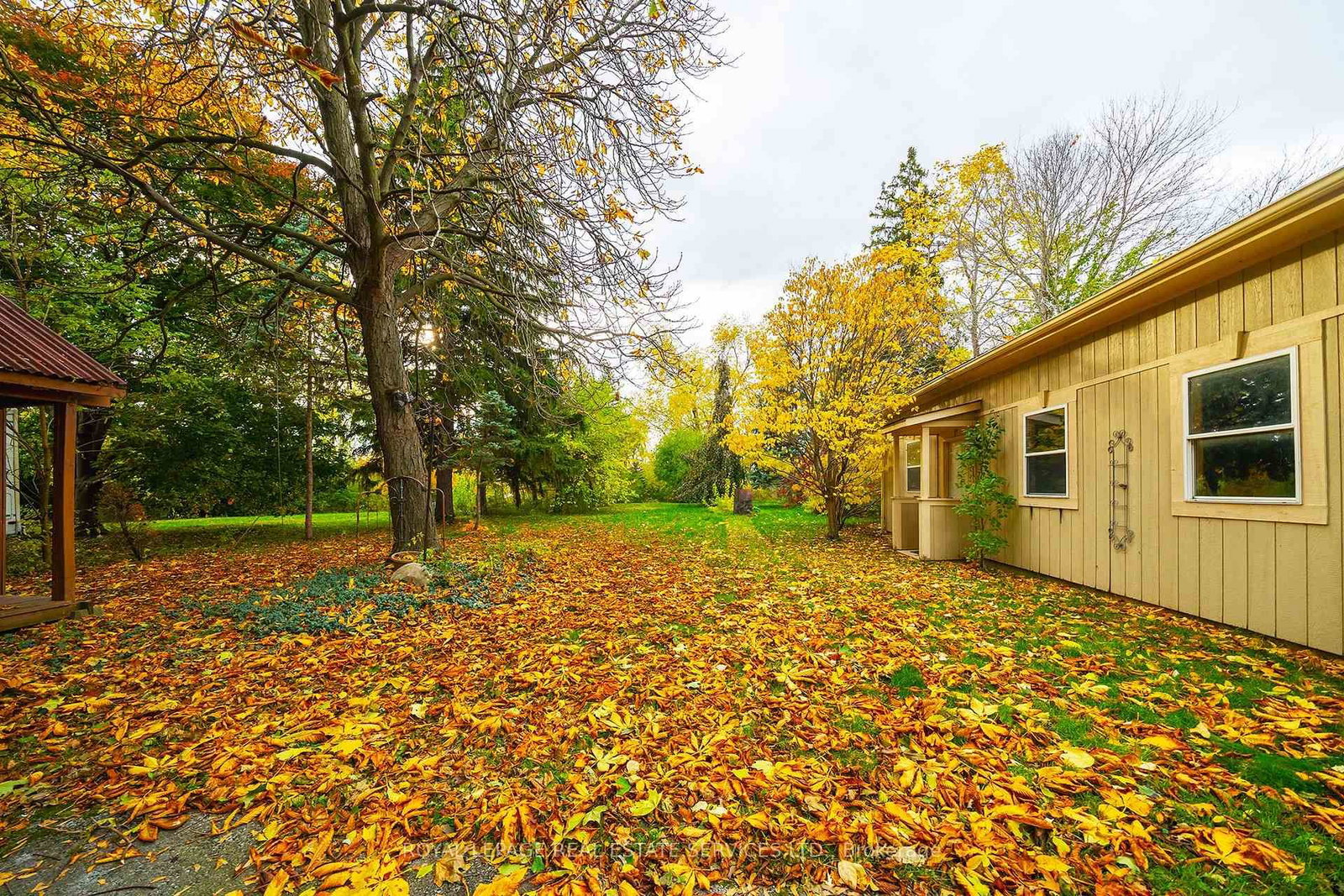 Detached House for sale at 411 Niagara Boulevard, Fort Erie, Ontario, L2A 3H2 - Central - MLS: X12935638