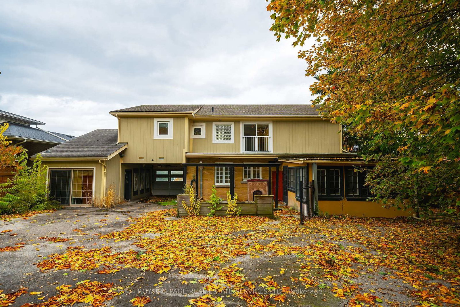 Detached House for sale at 411 Niagara Boulevard, Fort Erie, Ontario, L2A 3H2 - Central - MLS: X12935638