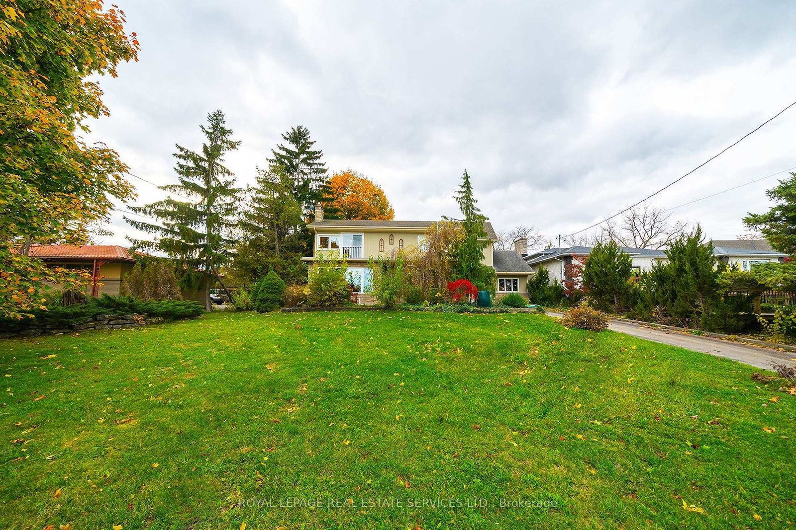 Detached House for sale at 411 Niagara Boulevard, Fort Erie, Ontario, L2A 3H2 - Central - MLS: X12935638