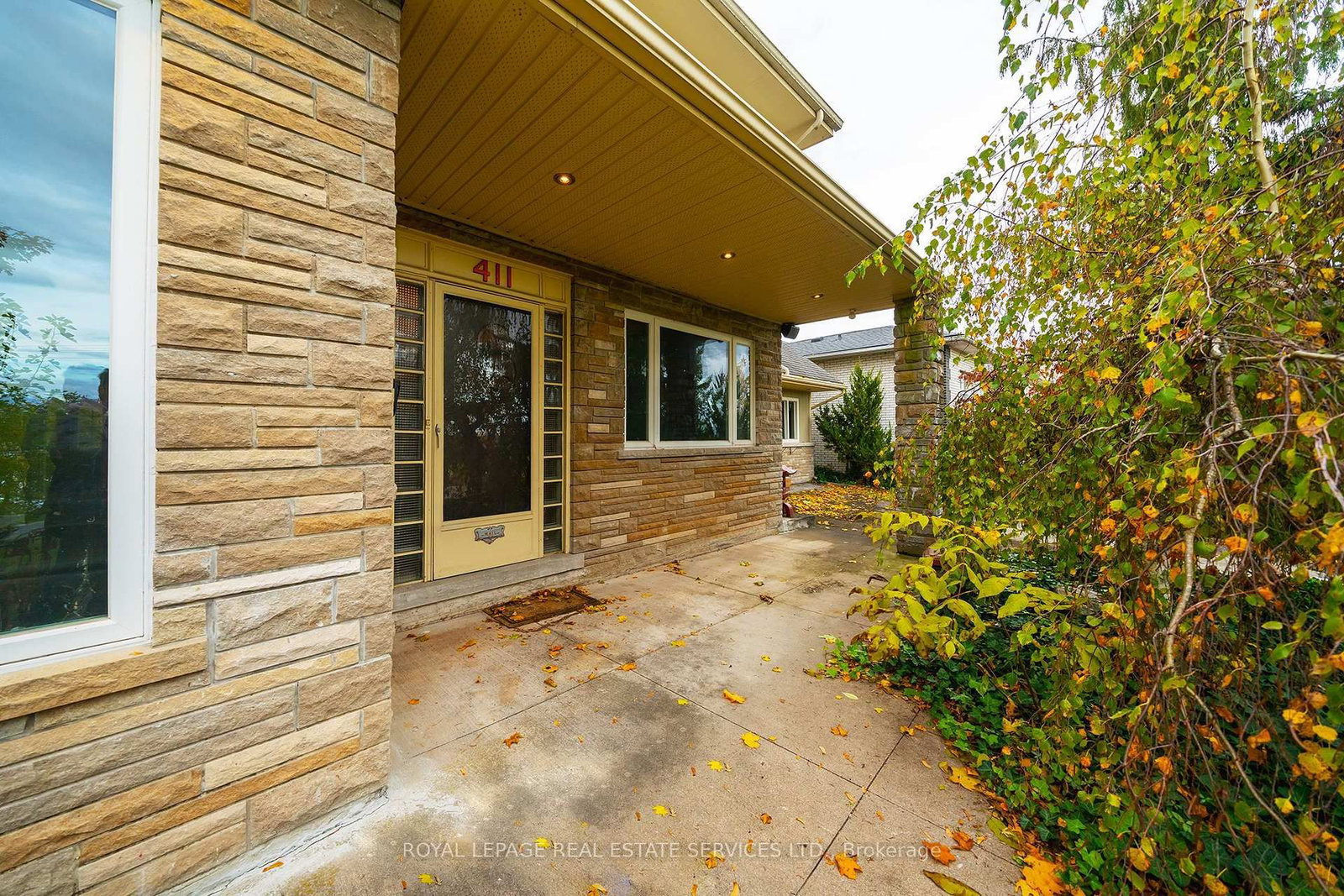 Detached House for sale at 411 Niagara Boulevard, Fort Erie, Ontario, L2A 3H2 - Central - MLS: X12935638