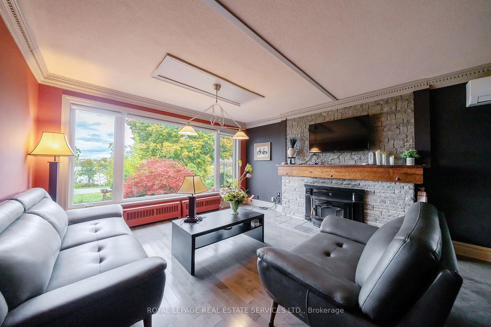 Detached House for sale at 411 Niagara Boulevard, Fort Erie, Ontario, L2A 3H2 - Central - MLS: X12935638