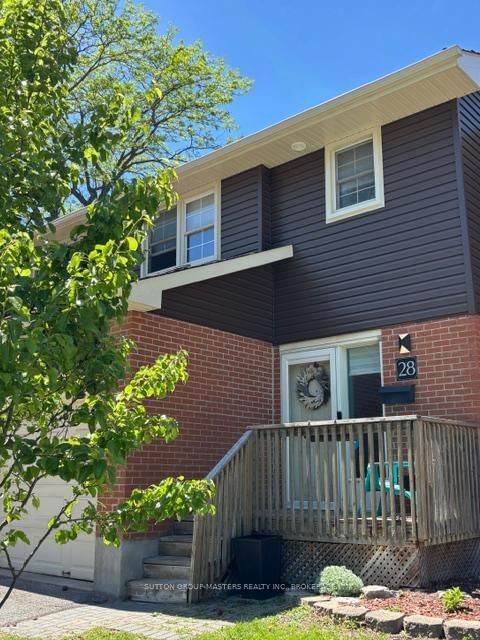 28 - 19 MacPherson Avenue W W