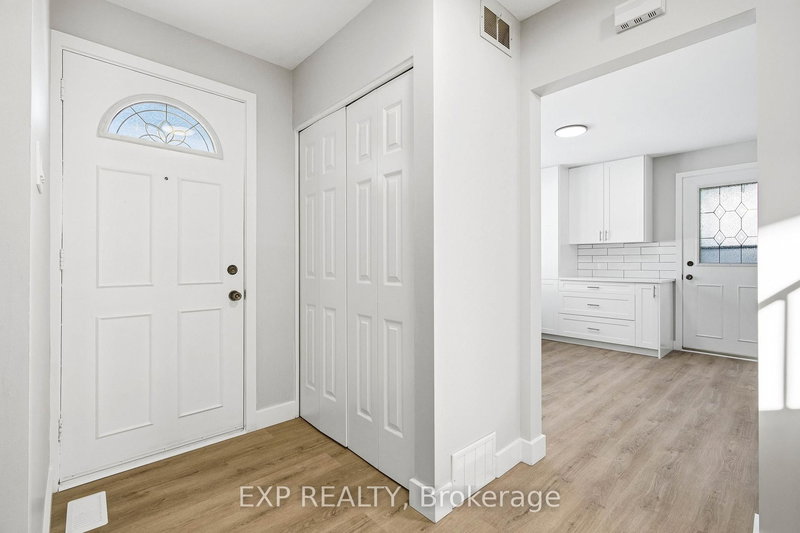 2158 Fillmore Cres, Ottawa, K1J 6A4 | Image 3