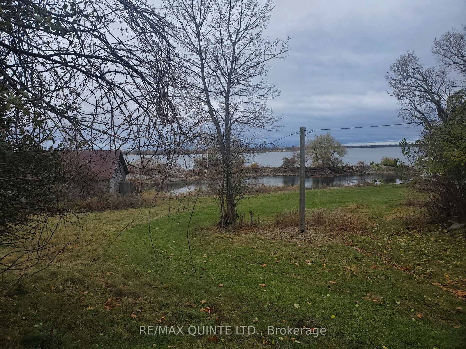40 Fisherman's Cove Lane • Wolfe Island, ON photo 9