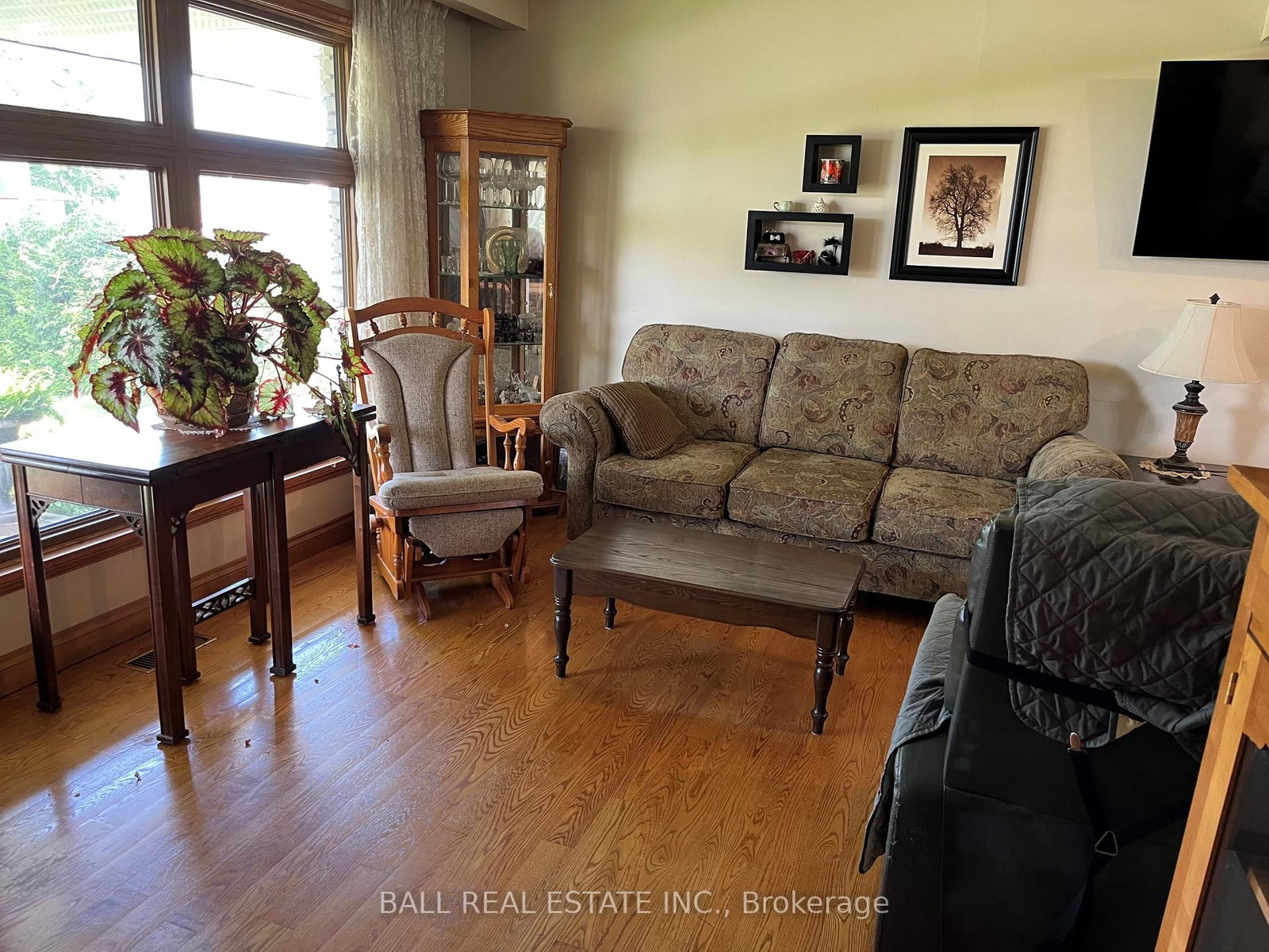 Listing Image 7