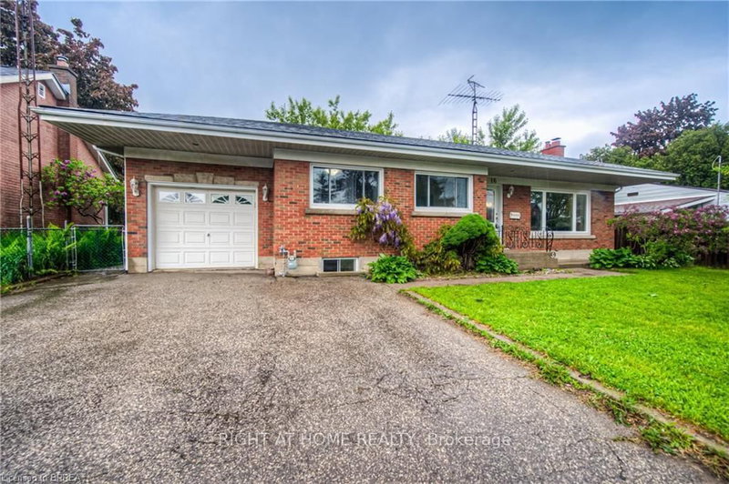 16 Rowanwood Ave, Brant, N3S 7B6 | Image 2