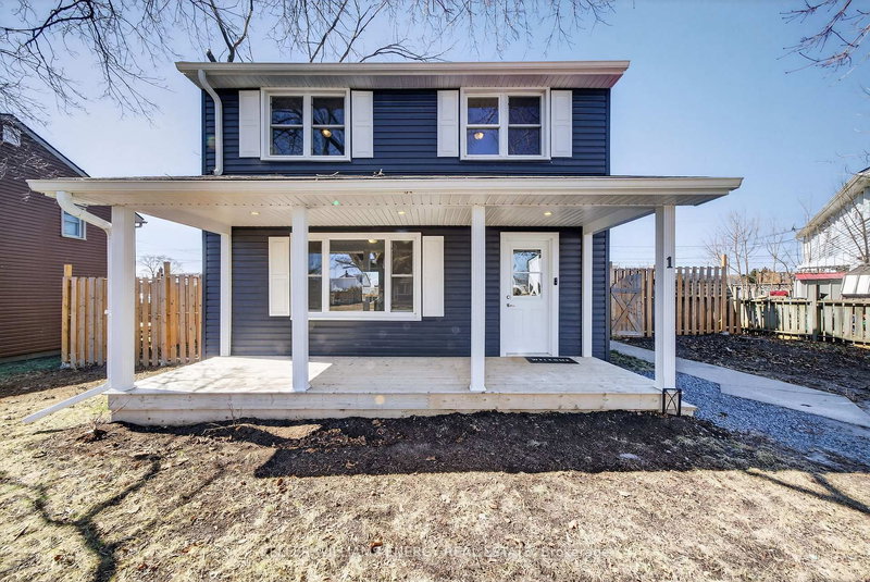 1 Diver Belt Dr, Prince Edward County, K0K 2T0 | Image 2