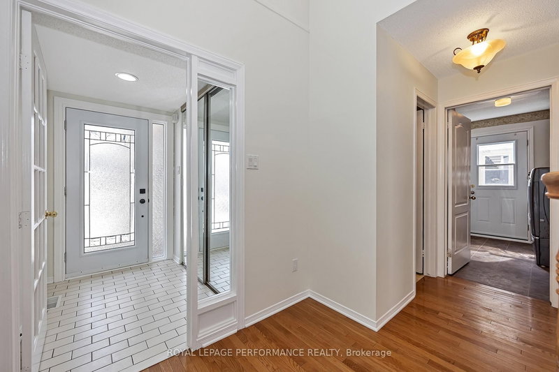 2023 Rolling Brook Dr, Ottawa, K1W 1C9 | Image 2